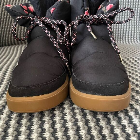 Kate Spade Black Winter Boots with Floral Lining - Picture 4 of 10